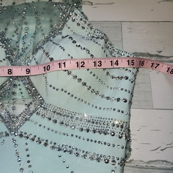 Cachet NWT Glamorous Jeweled Jersey Gown with Cutouts Color Mint Size 2 - Picture 12 of 15